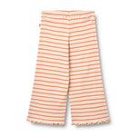 Bequeme gestreifte Jersey-Hose WHEAT für Mädchen in klassischem Design. Die Ela überzeugt mit weichem, atmungsaktivem Material aus 100% Bio-Baumwolle – perfekt für den Alltag und aktive Tage.