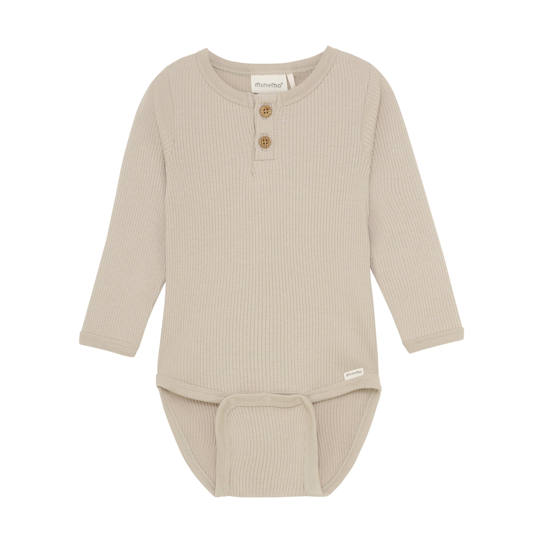 Der beige Body von MINYMO zeichnet sich durch seine feinen Holzknöpfe aus und überzeugt durch hochwertige Verarbeitung und angenehme Passform.