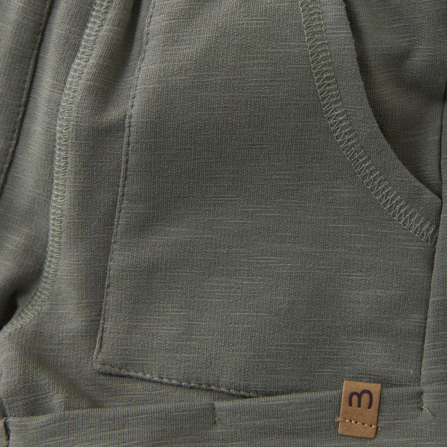 MINYMO bietet bequeme Sweatshorts, die durch Qualität und Design überzeugen.