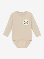 Beiger Langarm-Body von MINYMO, verziert mit einem dezenten Löwenmotiv für einen subtilen Akzent.
