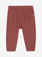Rote Jogginghose von MINYMO, verziert mit niedlichen, herzförmigen Knöpfen für einen verspielten Look.