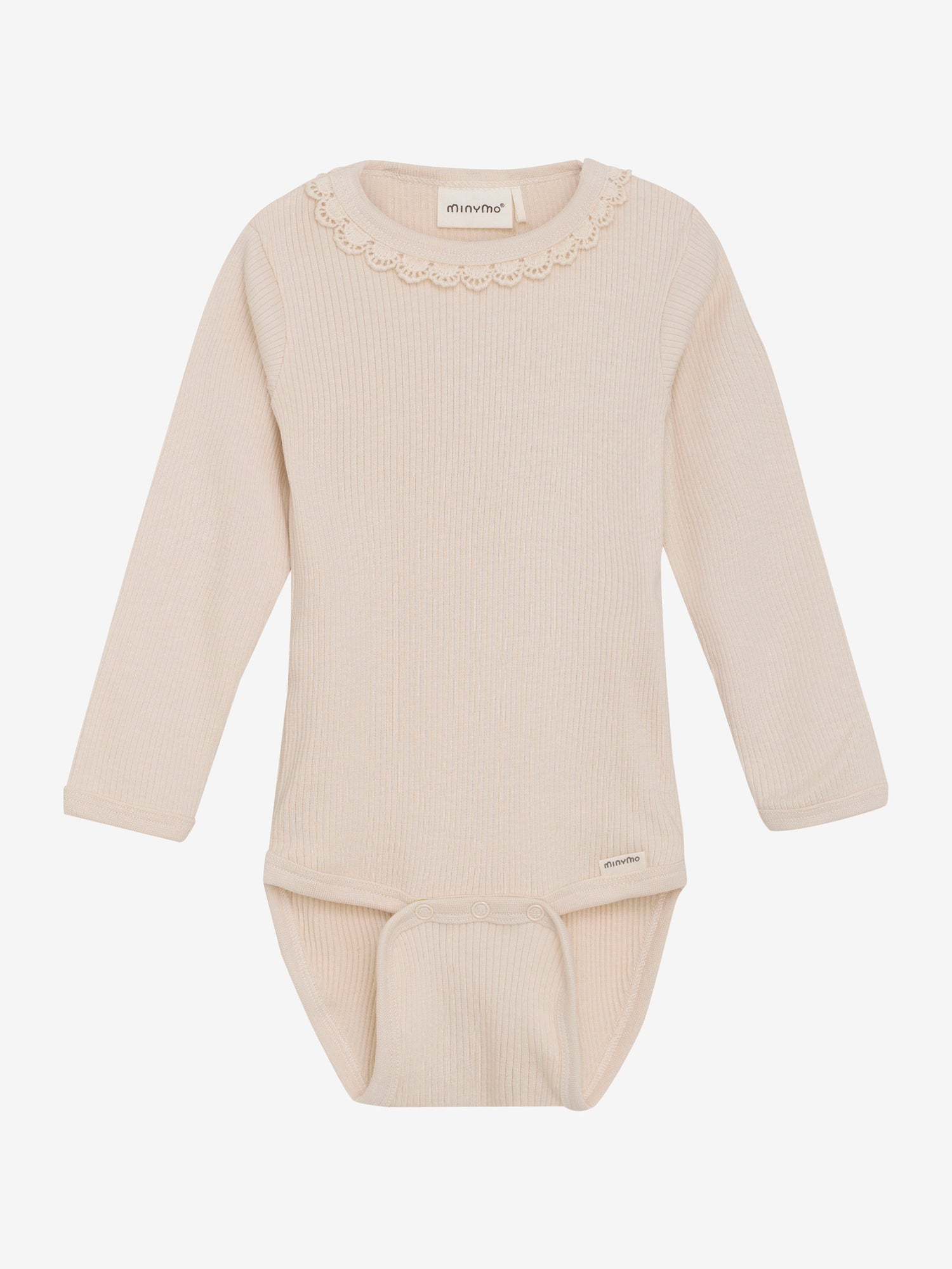 Dieser cremefarbene, gerippte Body von MINYMO bezaubert mit süßen kleinen Rüschen am Kragen und sorgt für einen verspielten Look.