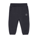 Diese dunkelblauen Sweatpants von MINYMO bieten Komfort und Stil in einem.
