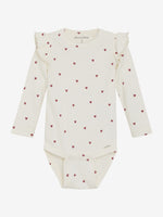 Dieser weiße Langarm-Body von MINYMO besticht durch seine gerippte Struktur und ein durchgehendes rotes Herzmuster, das für einen verspielten Look sorgt.