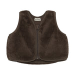 Weiches Teddy-Vest von Minymo aus 100% Polyester – perfekt für gemütliche Tage. Das kuschelige Material bietet maximalen Komfort und ist pflegeleicht. Ideal als Layering-Piece oder zum Entspannen zu Hause.