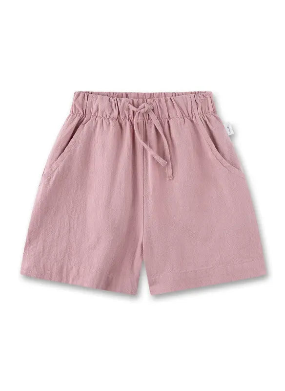 Diese rosa Shorts von Sanetta bieten Komfort und Stil für warme Tage. Perfekt, um entspannt und modisch durch den Sommer zu gehen.