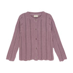 Dieser lila Cardigan von MINYMO überzeugt durch sein weiches Strickmaterial und sorgt für angenehmen Tragekomfort bei jedem Anlass.