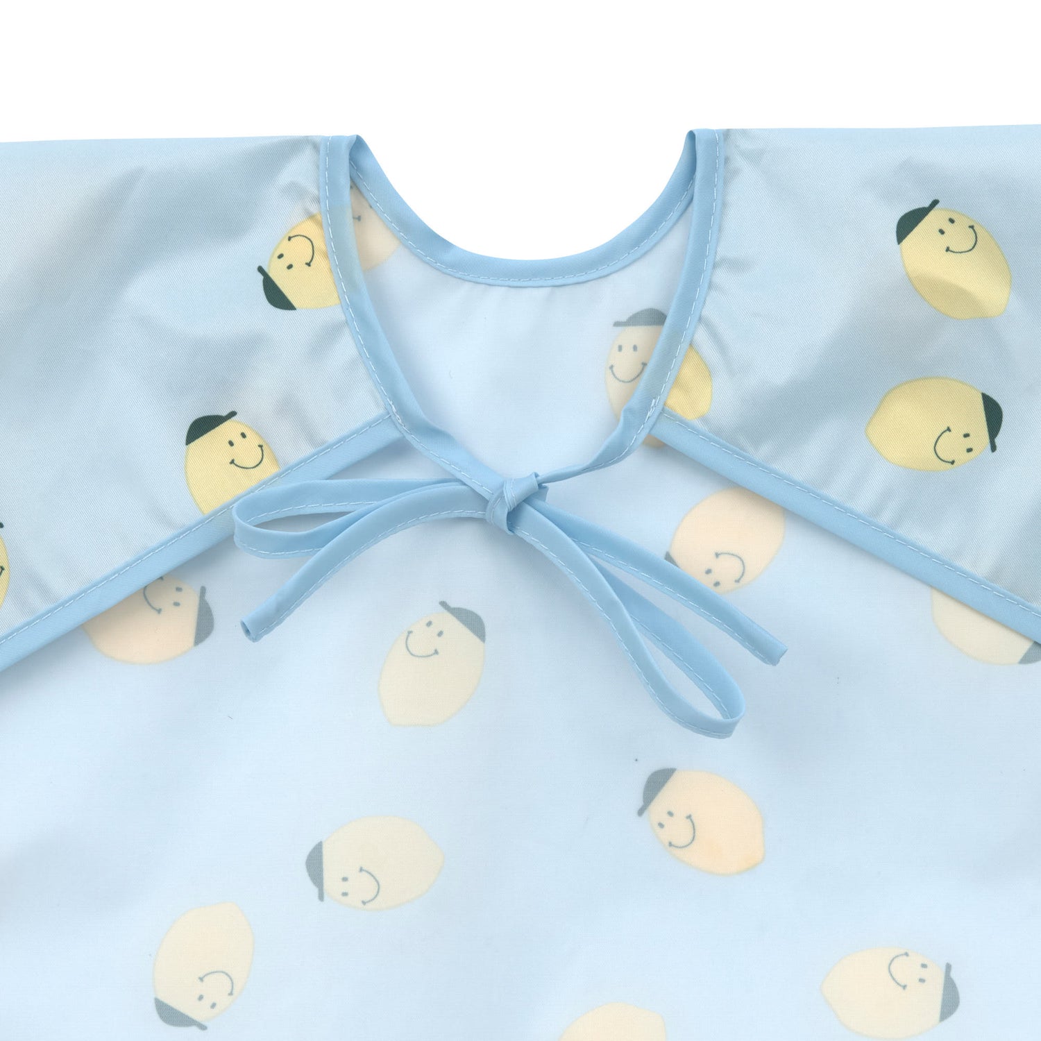 Die zwei langärmeligen Ärmellätzchen im fröhlichen Zitronen-Design von Lässig schützen Kleidung zuverlässig beim Essen, Malen und Basteln. Sie sind wasserdicht, verstellbar und leicht – perfekt für Kinder von 6 bis 24 Monaten. Einfach zu reinigen und bequem zu tragen.