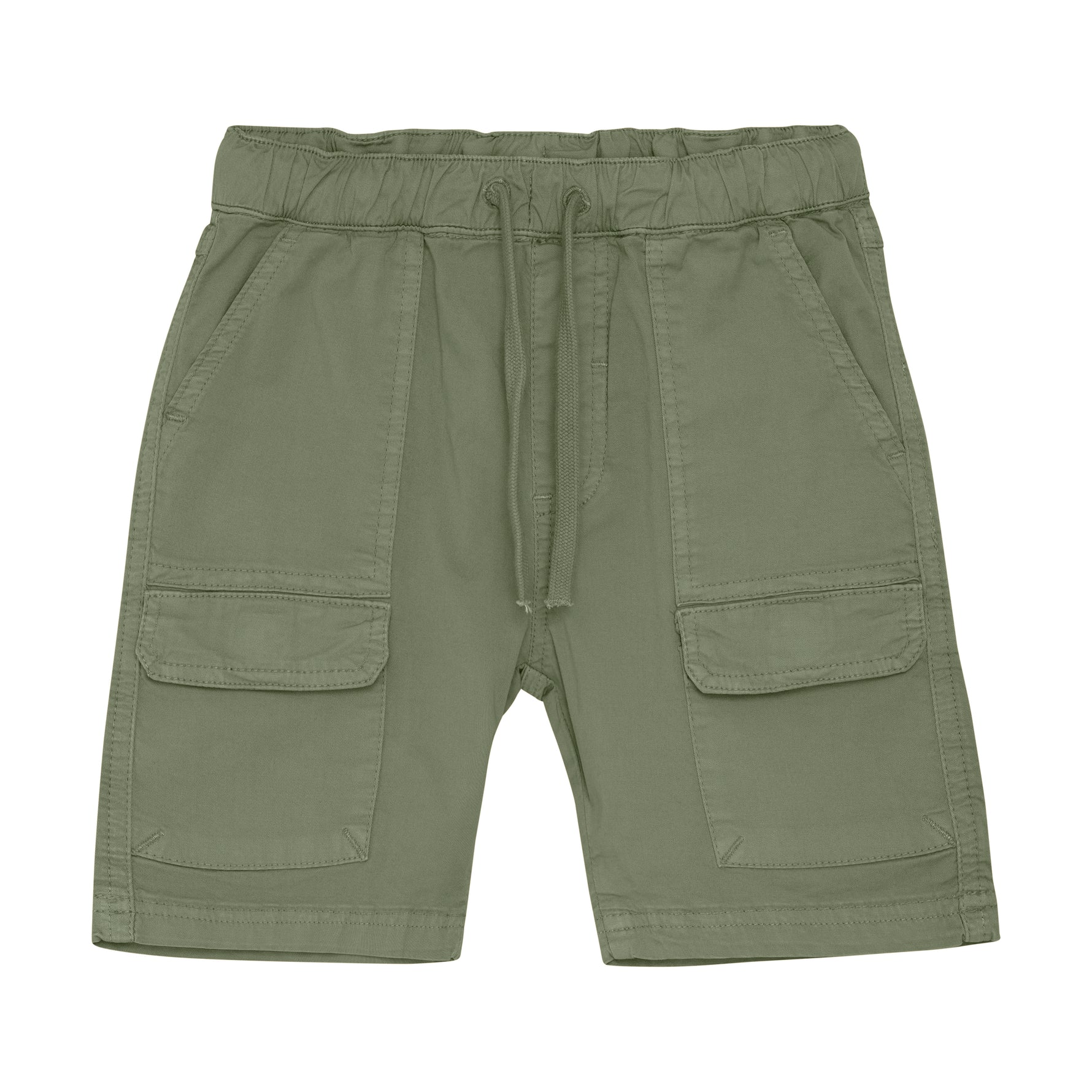 Diese grünen Shorts von MINYMO bieten eine bequeme Passform und sind ideal für warme Tage.