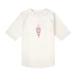 Das kurzärmelige Baby Badeshirt von Lässig mit UV-Schutz 60 in Weiß schützt zuverlässig. Das atmungsaktive und schnelltrocknende Material sorgt für unbeschwerten Badespaß.