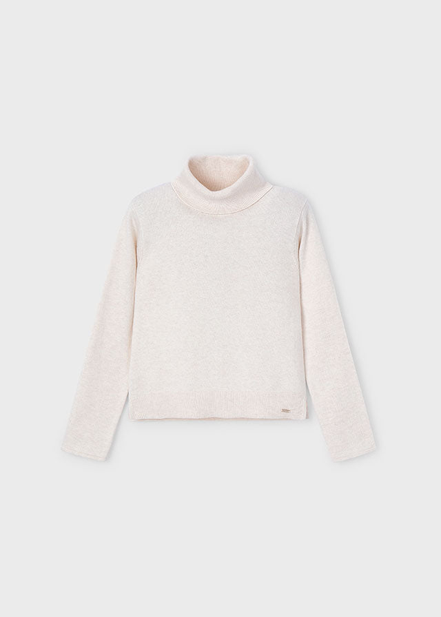 Entdecken Sie den weißen Rollkragenpullover von Mayoral – ein zeitloses Basic, das perfekt für stilbewusste Looks ist.