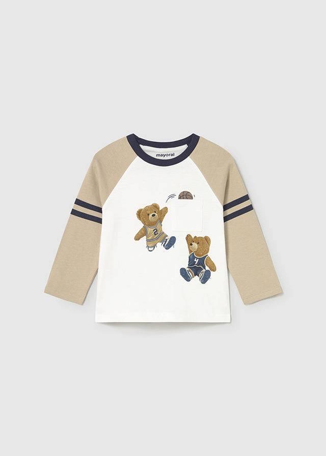 Dieses Langarmshirt von Mayoral besticht durch seine beigen Ärmel und die charmanten Bärenmotive – perfekt für stilbewusste Kinder.