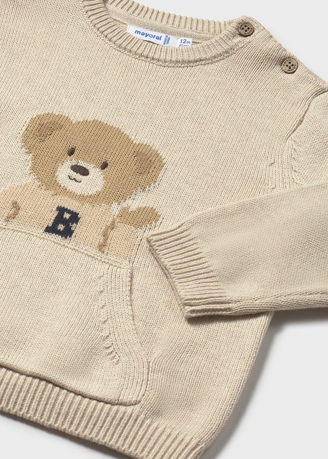 Dieser beigefarbene Pullover von Mayoral besticht durch ein niedliches Bärenmotiv und sorgt für ein charmantes, kindgerechtes Design.