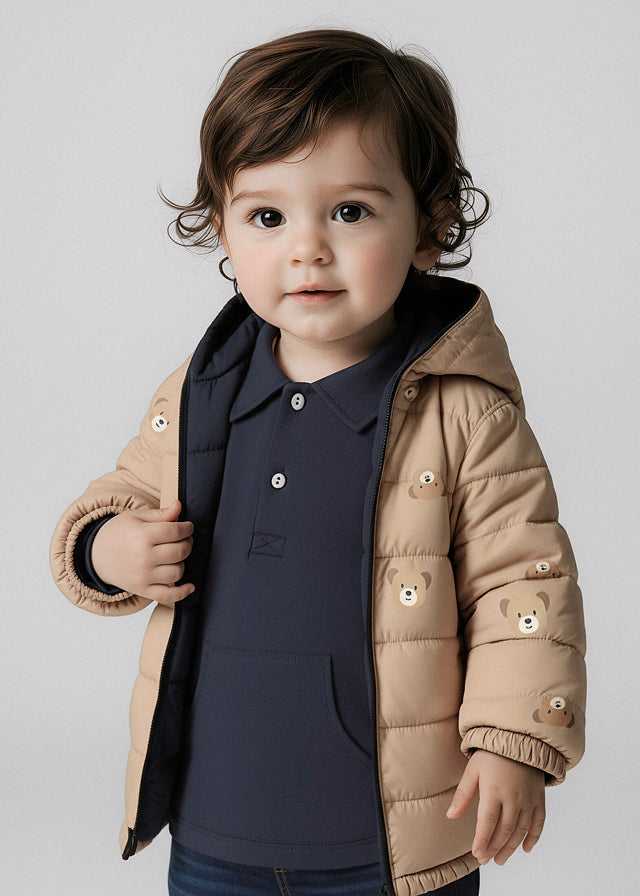 Weiche Wendejacke von Mayoral in stilvollem Dunkelblau und Beige, die vielseitigen Komfort und moderne Eleganz bietet.