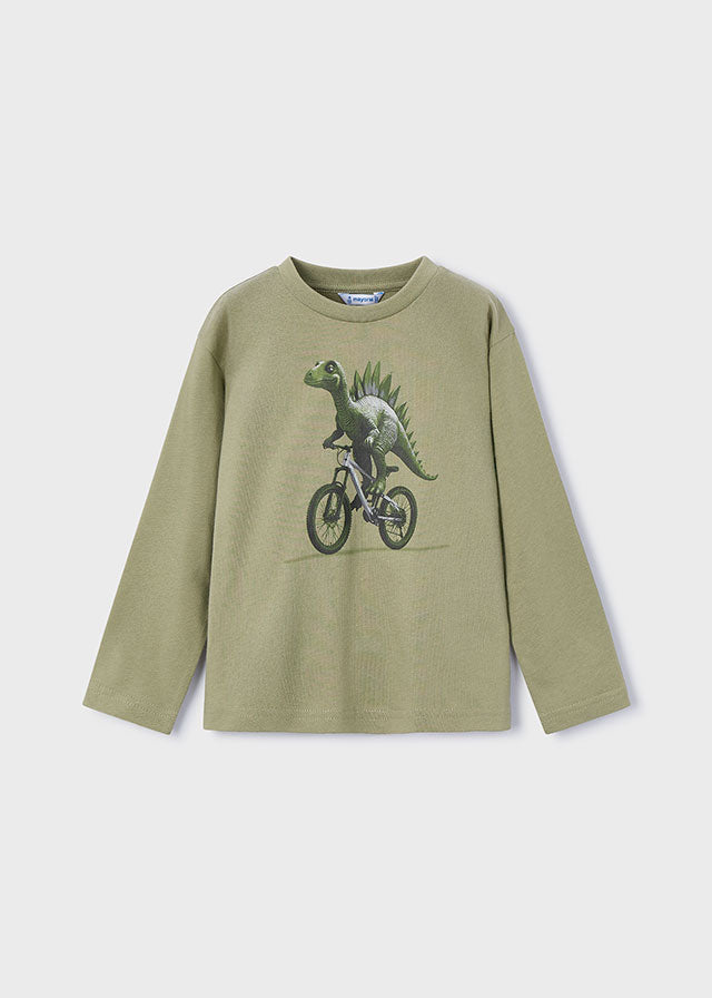 Dieses grüne Langarmshirt von Mayoral besticht durch ein spannendes Dinomotiv und ist perfekt für kleine Entdecker, die Stil und Komfort lieben.