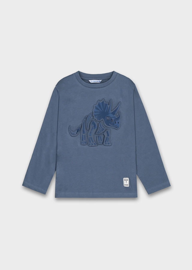 Dieses blau eingefärbte Langarmshirt von Mayoral beeindruckt mit einem auffälligen Dinosauriermotiv und sorgt für einen coolen Look.