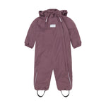 Ein hochwertiger Schneeanzug von Minymo, perfekt für kalte Wintertage. Der Anzug bietet optimalen Schutz vor Kälte und Nässe und ist aus robustem 100% Polyester gefertigt. Ideal für Outdoor-Aktivitäten und Winterabenteuer.