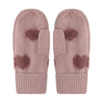 Rosa Fäustlinge mit niedlichen Herzmotiven von Minymo – kuschelig weich und perfekt für kleine Hände. Aus hochwertiger Materialmischung aus Viscose, Polyester und Nylon gefertigt.