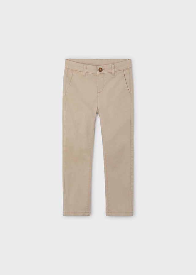 Beschreibung
Diese Basic Hose aus der festlichen Kollektion von Mayoral verbindet schlichte Eleganz mit hohem Tragekomfort. Perfekt für besondere Anlässe, bietet sie eine vielseitige Passform und hochwertige Verarbeitung, die Ihren Look stilvoll abrundet. Ein Must-have für festliche Momente, das sich mühelos kombinieren lässt.