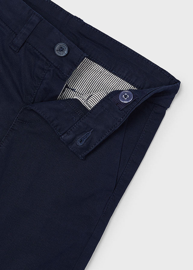 Beschreibung
Diese Basic Hose aus der festlichen Kollektion von Mayoral verbindet schlichte Eleganz mit hohem Tragekomfort. Perfekt für besondere Anlässe, bietet sie eine vielseitige Passform und hochwertige Verarbeitung, die Ihren Look stilvoll abrundet. Ein Must-have für festliche Momente, das sich mühelos kombinieren lässt.