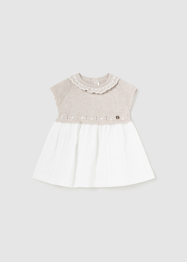 Kurzarm Kleid für Babys mit Knopfverschluss hinten und Rundkragen mit Volant aus der festlichen Kollektion von Mayoral