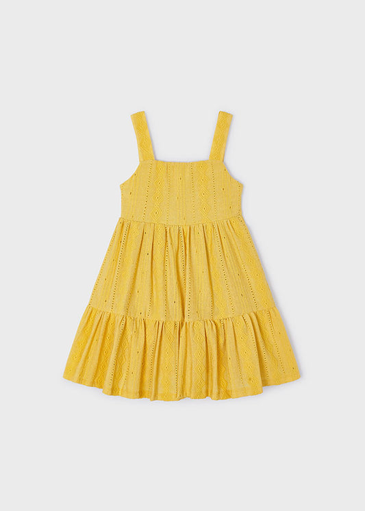 Sommerliches Kleid in gelb mit Lochmuster von Mayoral