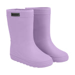 Lilafarbene Gummistiefel von Enfant, perfekt für Spiele im Regen.