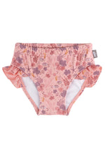 Diese Badehose mit verspieltem Korallen-Print und Volants bietet UV-Schutz 50+ für sichere Sommertage. Der Kordelzug sorgt für eine perfekte Passform, und der integrierte Windeleinsatz garantiert Komfort. Aus elastischem, schnelltrocknendem Material – ideal für kleine Badenixen.