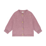 Eleganter rosa Cardigan von Celavi aus 100% Wolle. Das zeitlose Strickstück überzeugt mit hochwertiger Verarbeitung und angenehmer Wärmeisolation. Perfekt für vielseitige Styling-Möglichkeiten – ideal zu Hemden, T-Shirts oder Kleidern. Der klassische Schnitt macht ihn zu einem unverzichtbaren Basics-Piece für jede Garderobe.