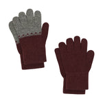 Hochwertige Handschuhe im praktischen Doppelpack von Celavi. Die Handschuhe bestehen aus einer hochwertigen Materialmischung aus 70% Wolle, 20% Nylon und 10% Elastane, die optimale Wärmeisolation mit Strapazierfähigkeit verbindet. Die elastischen Fasern sorgen für perfekte Passform und Bewegungsfreiheit. Ideal für kalte Tage – zwei Paar zum Wechseln oder Verschenken.
