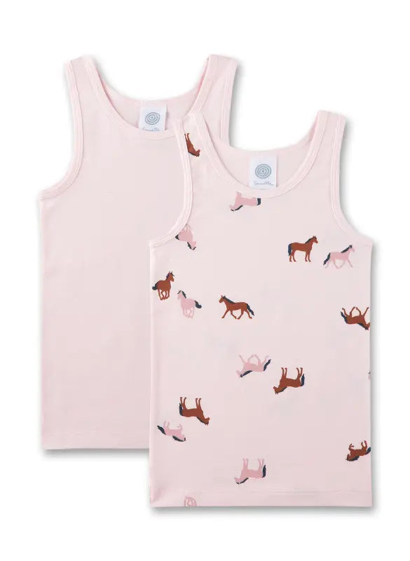 Dieses Doppelpack rosa Unterhemden von Sanetta überzeugt mit einem charmanten Pferdemotiv und bietet angenehmen Tragekomfort für jeden Tag.