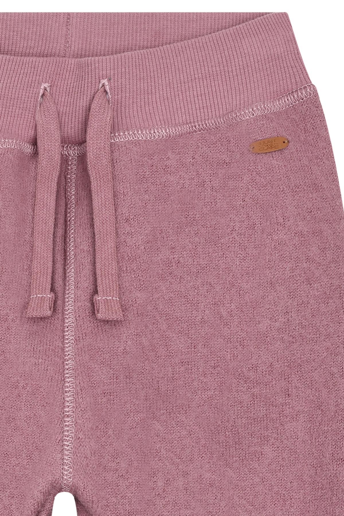 Diese rosa Jogginghose aus Wolle von Hust & Claire bietet angenehmen Tragekomfort und stilvolle Wärme für entspannte Tage.