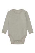 Dieser grüne Langarm-Body aus hochwertiger Wolle von Hust & Claire bietet angenehmen Tragekomfort und natürliche Wärme für Ihr Kind.