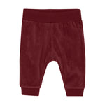 Diese dunkelrote Velour Hose von Fixoni ist perfekt für Babys, besonders während der Feiertage. Der weiche Stoff sorgt für optimalen Komfort und die stilvolle Farbe verleiht jedem Outfit das gewisse Etwas. Gönnen Sie Ihrem kleinen Liebling diese besondere Hose und genießen Sie die Feiertage in vollen Zügen.