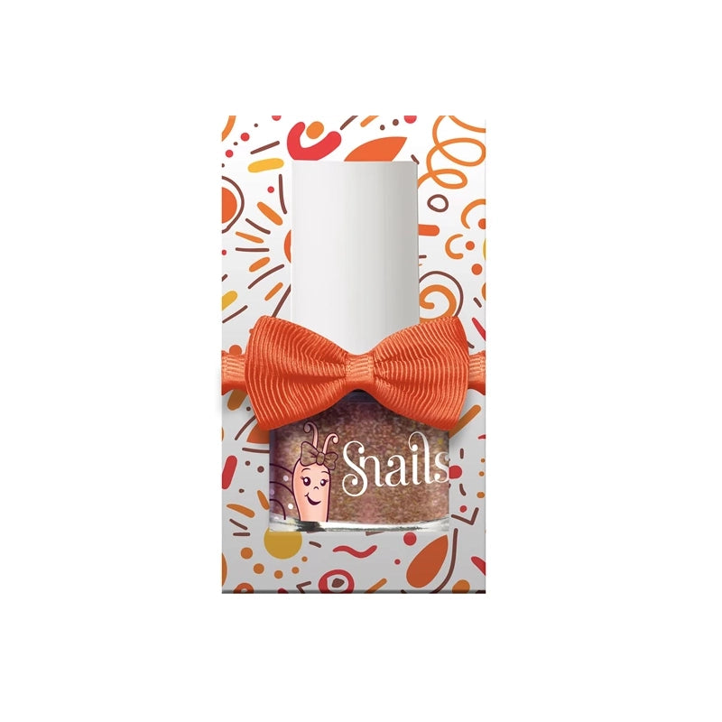 Snails Kindernagellacke sind die ersten wasserbasierenden und abwaschbaren Nagellacke dieser Art. Sie sind dank einer speziellen Formel 100% sicher und ohne Parfüm, Parabene oder andere schädliche Substanzen produziert. Somit macht es Snails zu einem der sichersten Nagellacke auf dem Weltmarkt. Die niedliche Schleife an dem Fläschchen kann auch als Fingerring getragen werden. Alle Nagellacke werden in Europa hergestellt.
