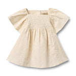 Elegantes Sommerkleid von WHEAT aus 100% Bio-Baumwolle. Das Dress S/S Elva besticht durch seine luftige Leichtigkeit und natürliche Materialqualität. Perfekt für warme Tage – angenehm zu tragen und umweltbewusst produziert. Ein zeitloses Basics-Piece für deinen Kleiderschrank.
