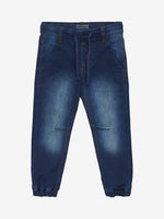 Diese bequemen dunkelblauen Stretch-Jeans im Loose-Fit von MINYMO bieten optimalen Tragekomfort und einen lässigen Stil.
