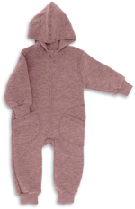 Der Baby-Walk-Overall von Engel aus 100% Bio-Merinoschurwolle hält Ihr Kind warm und gemütlich. Mit Kapuze, Reißverschluss und praktischen Taschen ist er ideal für kalte Tage draußen. Bündchen an Armen und Beinen schützen vor Wind. Schnell an- und ausgezogen – perfekt für kleine Entdecker.