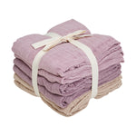 Muslin-Tücher von PIPPI in einer Auswahl an verschiedenen Lilatönen – weich, vielseitig und ideal für den täglichen Gebrauch.