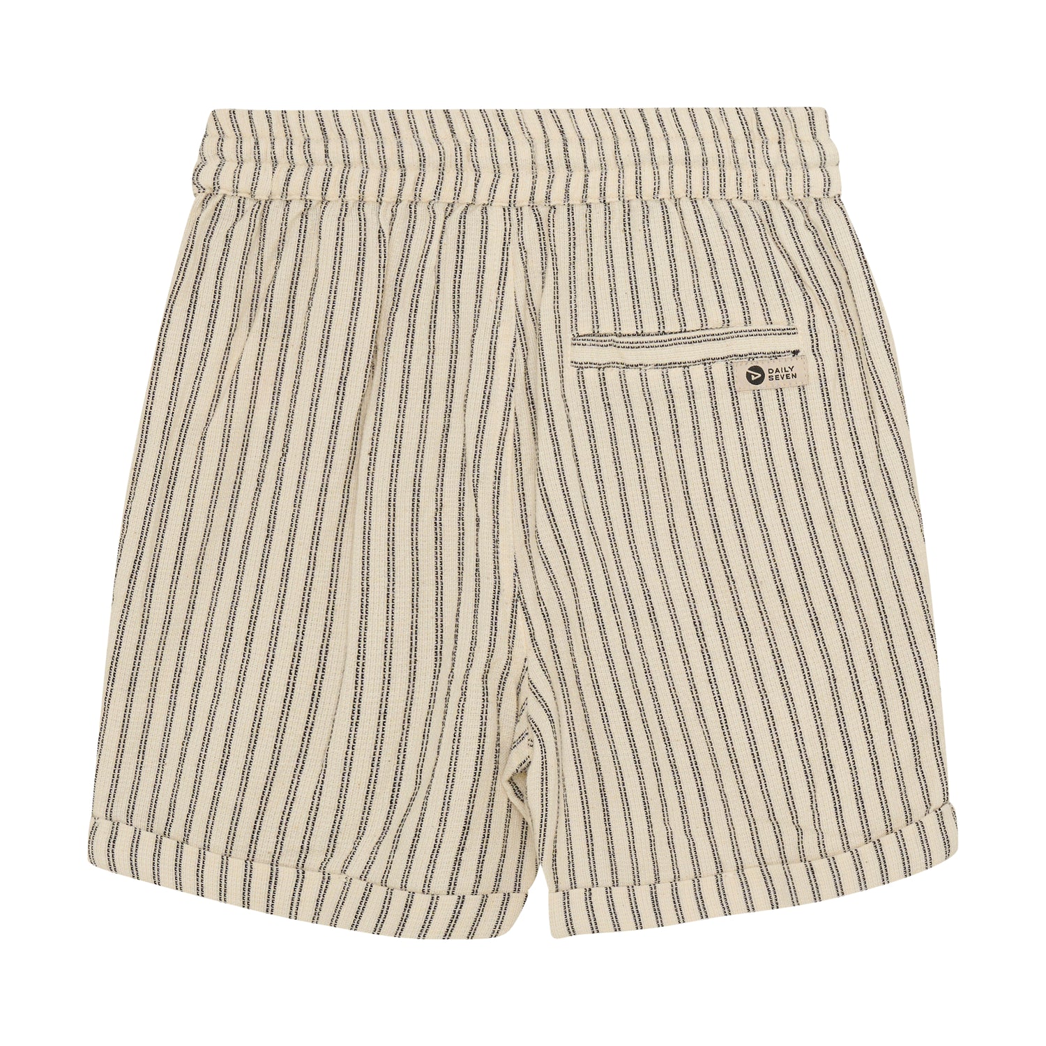 Diese kurz geschnittenen Shorts mit Streifen von Daily Seven sind perfekt für einen lässigen Sommerlook. Aus leichtem, atmungsaktivem Material gefertigt, bieten sie angenehmen Tragekomfort und sehen dabei noch stylisch aus. Kombiniert mit einem Basic-Shirt und Sneakers sind sie der ideale Begleiter für warme Tage.