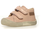 Diese Barfußschuhe von Naturino kombinieren Komfort und Stil mit einem modernen Design. Das Obermaterial aus Leder und Velours verleiht einen markanten Look, während der Klettverschluss Praktikabilität gewährleistet. Das Innenfutter und die Einlegesohle, beide aus Leder, sorgen für ein hochwertiges Gefühl beim Kontakt mit dem Fuß. Perfekt, um deine Tage mit einem Hauch von Eleganz zu begleiten.