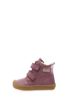 Die Naturino Barfußschuhe für Kinder bieten ein natürliches Laufgefühl und viel Bewegungsfreiheit für kleine Füße. Die flexible Sohle und der großzügige Zehenbereich unterstützen ein angenehmes und bequemes Tragegefühl.
Hochwertige Materialien und die kindgerechte Passform machen die Naturino Barfußschuhe zum idealen Begleiter für Herbst und Winter – perfekt für Kindergarten, Schule und Freizeit.