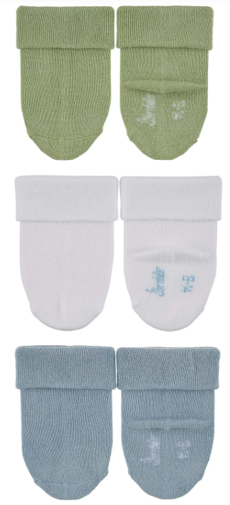 Die Babysocken im vorteilhaften 3er-Pack lassen sich super mit verschiedenen Outfits kombinieren und sind ein echtes Must-Have im Kleiderschrank deines Kindes. Das abschließende Bündchen sorgt für einen sicheren Halt ohne dabei Druckstellen an der empfindlichen Baby-Haut zu erzeugen.Die Söckchen sind in verschiedenen Unifarben erhältlich und super zu kombinieren.