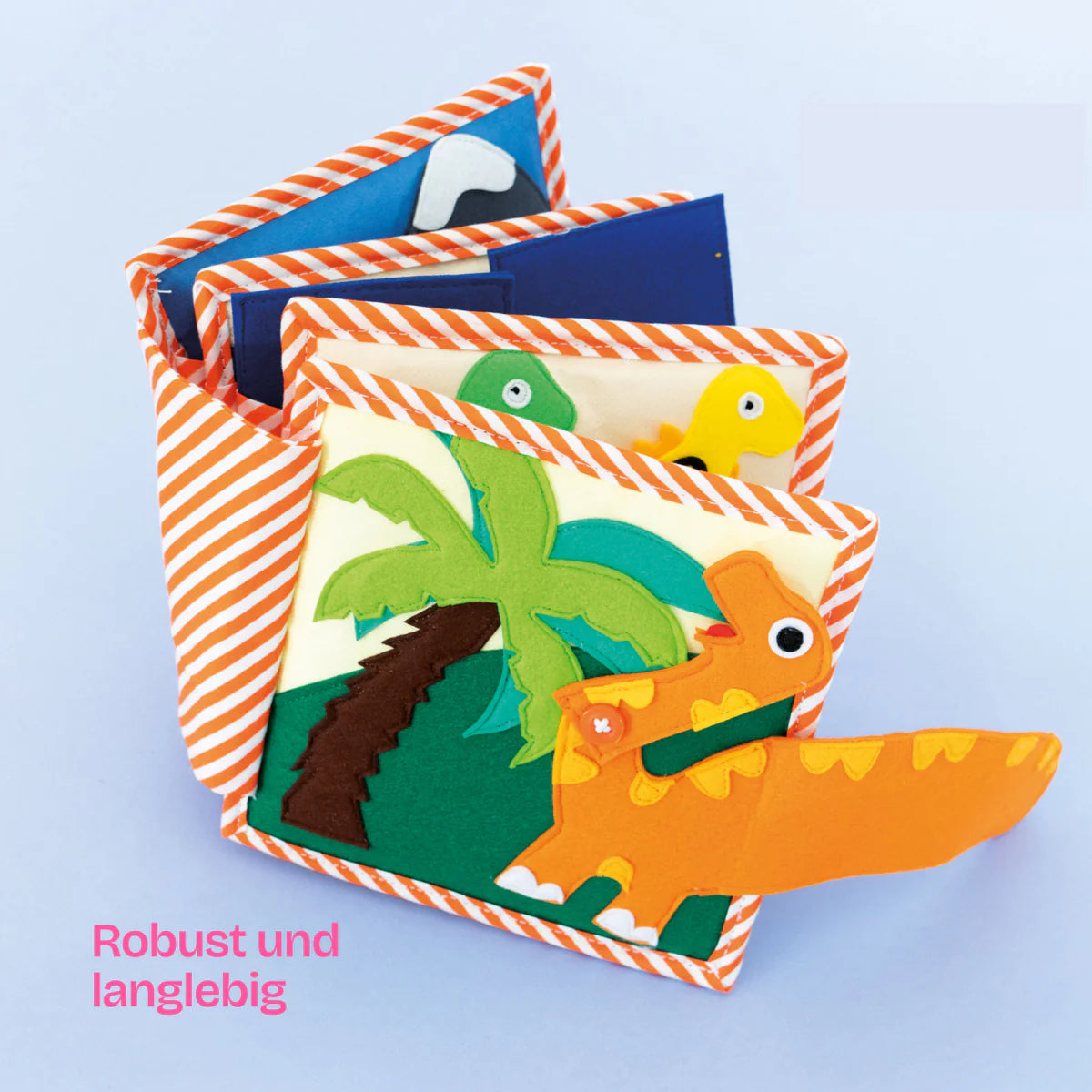 Das Mini Quiet Book "Dinofreunde" von Jolly Designs ist perfekt für Kinder ab 18 Monaten geeignet. Liebevoll handgefertigt aus hochwertigen, OEKO-TEX® zertifizierten Materialien, bietet dieses Buch sicheren Spielspaß und nimmt Kinder mit auf ein aufregendes prähistorisches Abenteuer.