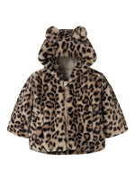 Leopard Jacke von name it – ein vielseitiges Lieblingsstück für jeden Tag. Mit ihrem auffälligen Leoparden-Muster bringt diese Jacke Stil und Persönlichkeit in jeden Look. Gefertigt aus 100% recyceltem Polyester, verbindet sie modisches Design mit nachhaltiger Materialwahl. Perfekt für Übergangsjahreszeiten und ideal zum Kombinieren mit verschiedenen Outfits.