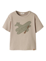 Klassisches T-Shirt von Lil' Atelier mit charmantem Flieger Design.