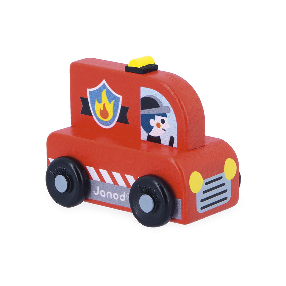 Beschreibung
TATÜ, TATA, ein Feuer ist am anderen Ende der Stadt ausgebrochen - wir müssen die Flammen so schnell wie möglich löschen! Mit diesem Feuerwehrauto können sich die Kids unglaublich viele Geschichten ausdenken. Das Fahrzeug ist dank seiner Form leicht zu handhaben. Spielzeug aus FSCTM-zertifiziertem Holz für Kinder ab 12 Monaten. Zusammen mit deiner Matte und dem hübschen Würfel-Köfferchen aus dem Janod-Sortiment ergänzt dieses rollende Gefährt deine Welt perf
