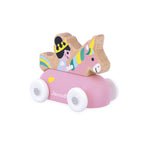 Beschreibung
Die Prinzessin reitet auf einem Einhorn durch den Zauberwald! Mit diesem rollenden Gefährt aus Holz werden Kleinkindern viele Geschichten einfallen. Das rollbare Spielzeug ist dank seiner Form für Kleinkinder leicht zu handhaben. Spielzeug aus FSCTM-zertifiziertem Holz für Kinder ab 12 Monaten. Zusammen mit deiner Matte und dem hübschen Würfel-Köfferchen aus dem Janod-Sortiment ergänzt dieses rollende Gefährt deine Welt perfekt.