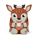 Der Rucksack Large Friend Reh ist ein praktischer Begleiter für den Alltag. Mit seinem geräumigen Fassungsvermögen bietet er ausreichend Platz für Schulutensilien, Bücher und persönliche Gegenstände. Das robuste Material sorgt für Langlebigkeit und Strapazierfähigkeit. Die ergonomischen Schultergurte ermöglichen einen angenehmen Tragekomfort, auch bei längeren Tragezeiten. Das niedliche Reh-Design macht den Rucksack zu einem beliebten Accessoire für Kinder und Jugendliche. Ideal für Schule, Freizeit und Aus