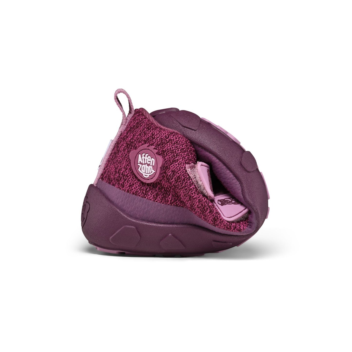 Der ideale Begleiter für die herbstliche Übergangszeit: Unser bunter Barfußschuh Happy von Affenzahn ist wasserdicht & kalt gefüttert. Einfach mit Klettverschlüssen auf und zu zumachen. - Obermaterial: bluesign®-zertifiziertes Polyester Knit